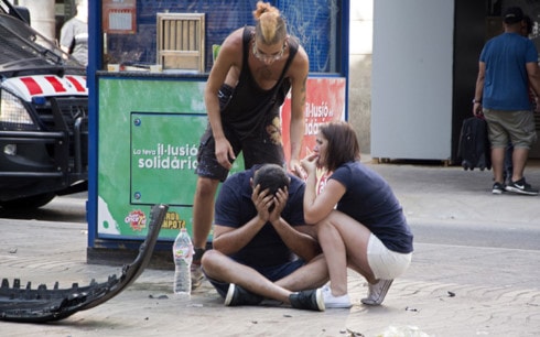 Những người bị thương trong vụ tấn công khủng bố ở Barcelona. Ảnh: american magazine.