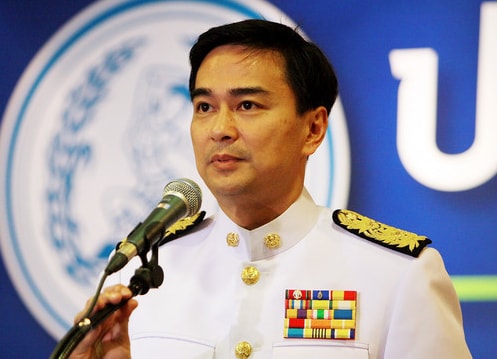 Abhisit Vejjajiva, lãnh đạo đảng Dân chủ - phe đối lập tại Thái Lan lúc này, trở thành thủ tướng với sự hậu thuẫn của quân đội sau cuộc bỏ phiếu của quốc hội. Trước đó, tướng Somchai Wongsawat nắm giữ chính quyền trong thời gian ngắn ngủi sau khi thủ tướng Samak bị tòa án cách chức. Ảnh: Getty.