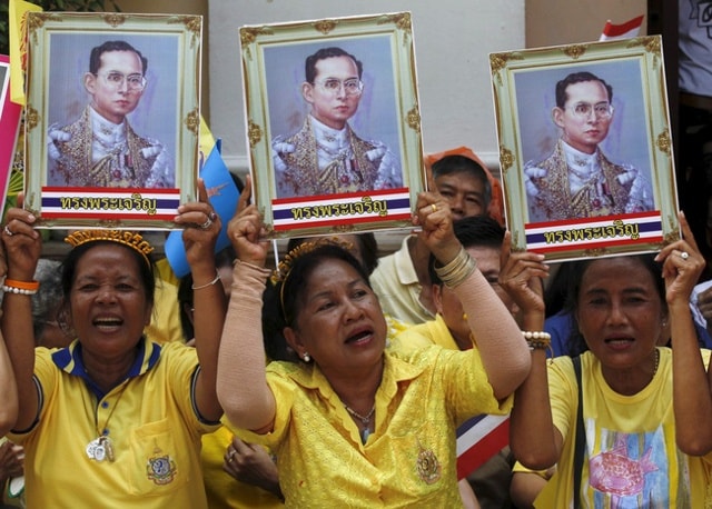 Quốc vương Thái Lan Bhumibol Adulyadej qua đời vào ngày 13/10 sau 7 thập kỷ trị vì. Chính quyền quân sự thông báo bầu cử dân chủ sẽ được tổ chức vào năm 2018. Ảnh:Getty.