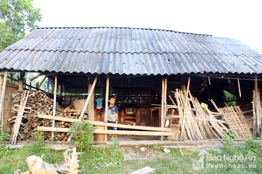 Căn nhà tồi tàn, nơi Lim Văn Hòa đang sống. Ảnh: Thanh Quỳnh