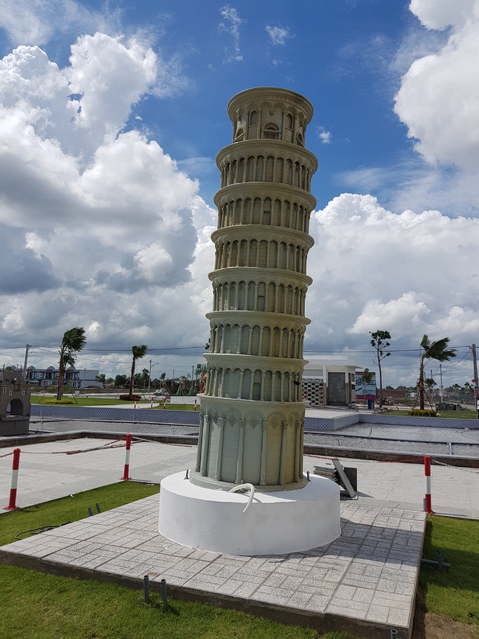 Tháp Pisa trứ danh của Italy vốn thu hút hàng triệu du khách tới chụp ảnh nay đã có bản sao tại Việt Nam.