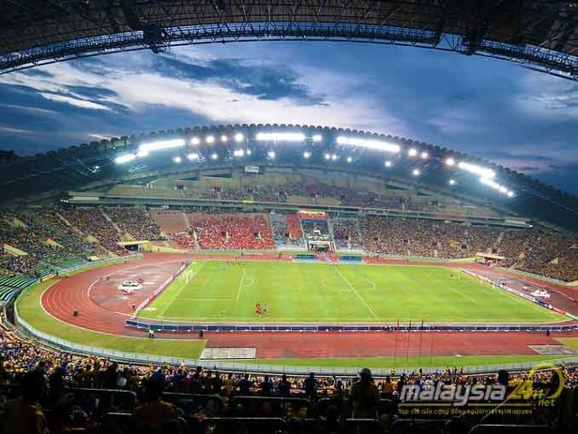 Chảo lửa Shah Alam với 80.000 khán giả thực sự là thử thách cho thầy trò HLV Worrawoot. Ảnh: Internet