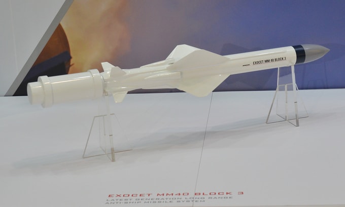Tên lửa diệt hạm Exocet là một trong những sản phẩm nổi tiếng nhất của MBDA, có thể phóng từ tàu mặt nước, tàu ngầm, trực thăng và máy bay cánh bằng. Phiên bản MM40 Block 3 tối tân có tầm bắn tới 180 km, sử dụng hệ thống dẫn đường vệ tinh và radar chủ động, cho phép tấn công cả tàu nổi và mục tiêu mặt đất từ nhiều hướng khác nhau.