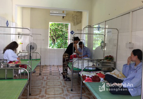 Bệnh viện Đa khoa thành phố Vinh hiện đang điều trị cho 4 bệnh nhân mắc sốt xuất huyết. Ảnh: Lam Hà