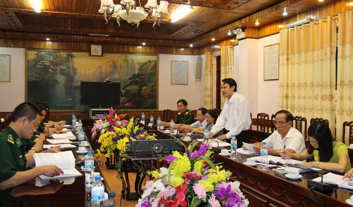 Ông Trần Đình Toàn - Phó trưởng ban Pháp chế HĐND tỉnh chủ trì cuộc làm việc. Ảnh: Mai Hoa