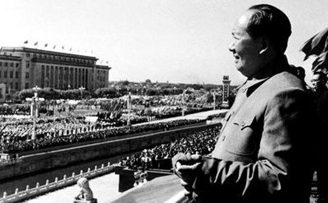 Quốc khánh Trung Quốc là ngày 1/10/1949. Đây là ngày lãnh tụ cách mạng Mao Trạch Đông tuyên bố thành lập nhà nước Cộng hòa Nhân dân Trung Hoa trên Quảng trường Thiên An Môn sau chiến thắng toàn diện trong Nội chiến Trung Quốc. Ngày nay, Trung Quốc được coi là cường quốc kinh tế số 2 của thế giới, chỉ sau Mỹ.