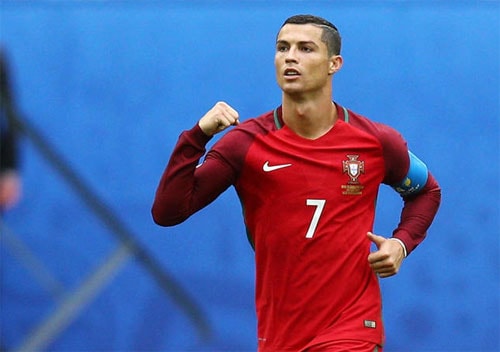 ronaldo-lap-hat-trick-bo-dao-nha-dai-thang-o-vong-loai-world-cup