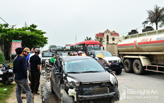 Tai nạn liên hoàn trên quốc lộ 1A đoạn qua địa bàn huyện Diễn Châu. Ảnh: Tư liệu