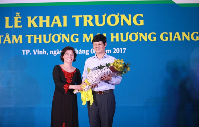 Đồng chí Lê Xuân Đại - Phó Chủ tịch thường trực UBND tỉnh tham dự và chúc mừng. 