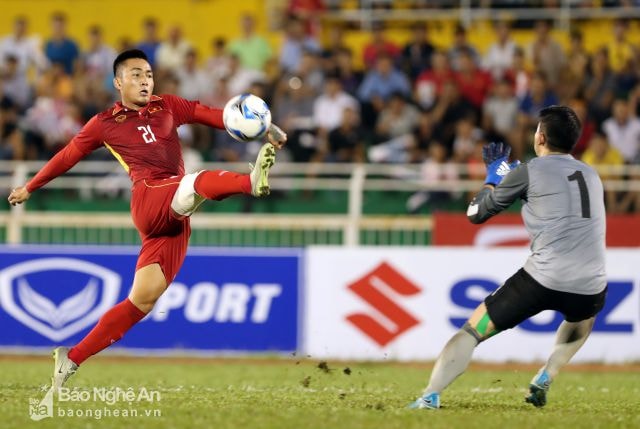 Tiền đạo Hồ Tuấn Tài đã phải trả giá đắt vì kinh nghiệm non nớt tại SEA Games 29. Ảnh: Hoài Hoan