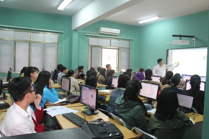Giờ lên lớp của giảng viên ngành Công nghệ thông tin, Trường Đại học Vinh. Ảnh: Mai Hoa