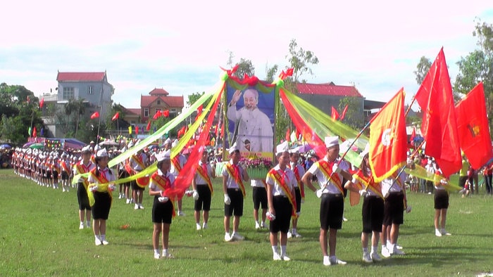 Màn thi Nghi thức Đội của thiếu niên xóm Phụng Luật, xã Hợp Thành. Ảnh:T.D