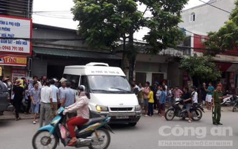 con trai bang hoang phat hien bo tu vong voi vet thuong tren nguoi hinh 1