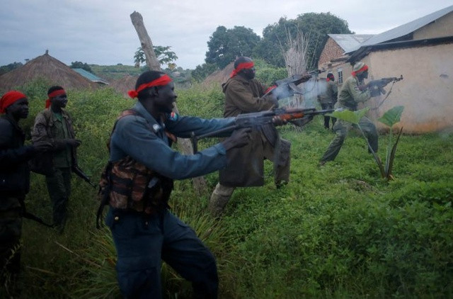 nổi dậy chống lại các binh lính của chính phủ SPLA (Sudan People's Liberation Army) ở thị trấn Kaya, giáp với Uganda, Nam Sudan, ngày 26 tháng 8 năm 2017. 