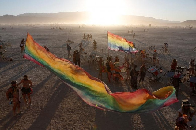 khoảng 70.000 người từ khắp nơi trên thế giới tập trung cho lễ hội âm nhạc và lễ hội Burning Man hàng năm ở Black Rock Desert of Nevada, Hoa Kỳ ngày 28 tháng 8 năm 2017.