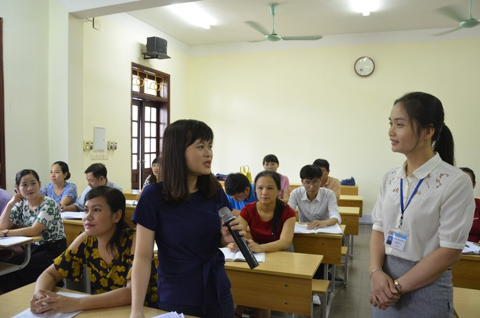 Đổi mới phương pháp giảng dạy theo hướng tăng cường trao đổi giữa giảng viên với học viên tại Trường Chính trị tỉnh Nghệ An. Ảnh: Lê Thanh