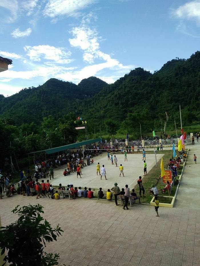 Người dân xã Bình Chuẩn (Con Cuông) sôi nổi với các hoạt động văn hóa - thể thao mừng ngày Tết Độc lập. Ảnh: Minh Hạnh