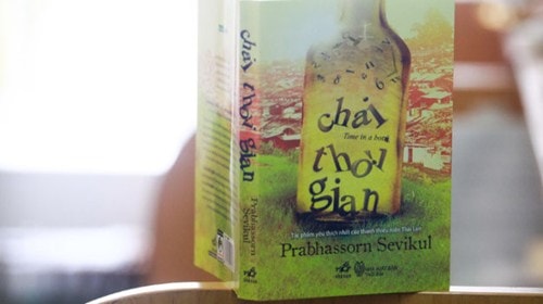  Chai thời gian được coi là một trong những tác phẩm yêu thích nhất của thanh thiếu niên Thái Lan khi đã tái bản hơn 20 lần trong vòng 10 năm.