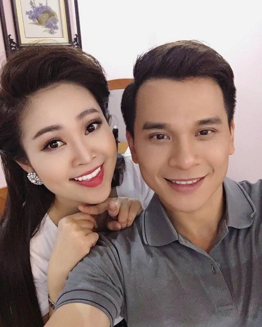Danh Tùng và Thùy Linh - nữ MC đoạt giải Nụ cười VTV năm 2016 có mối quan hệ  thân thiết.