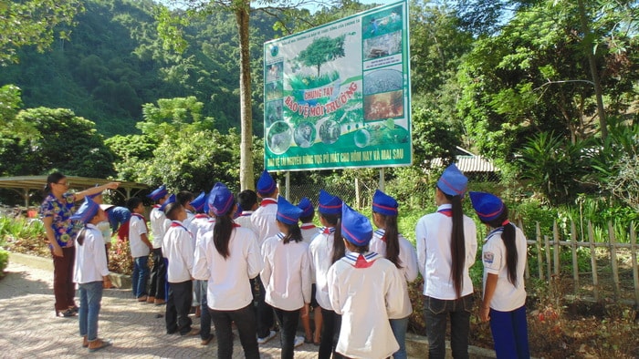 Nhà trường phối hợp với liên đội triển khai nhiều hoạt động nhiều chương trình để thắp sáng ước mơ thanh thiếu nhi vùng cao cùng nhiều hoạt động thiết thực khác tạo sức lan tỏa rộng, thu hút các em tới trường. Ảnh: Tường Vi 