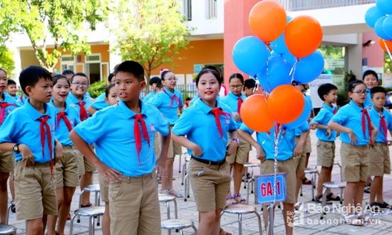 Khuôn mặt rạng rỡ của các em trong ngày khai giảng. Ảnh: Lâm Tùng