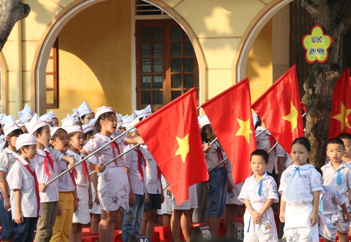 Lễ khai giảng năm học mới ở Trường Tiểu học Lê Mao - Thành phố Vinh. Ảnh: Mỹ Hà