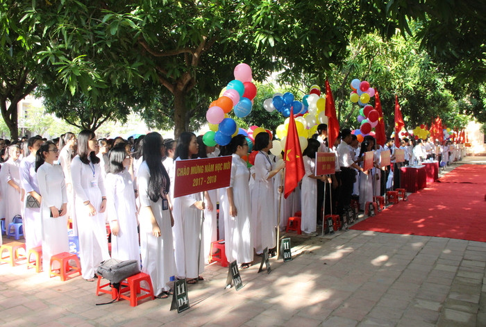 Các em học sinh trong ngày khai giảng năm học mới. Ảnh: Mai Hoa