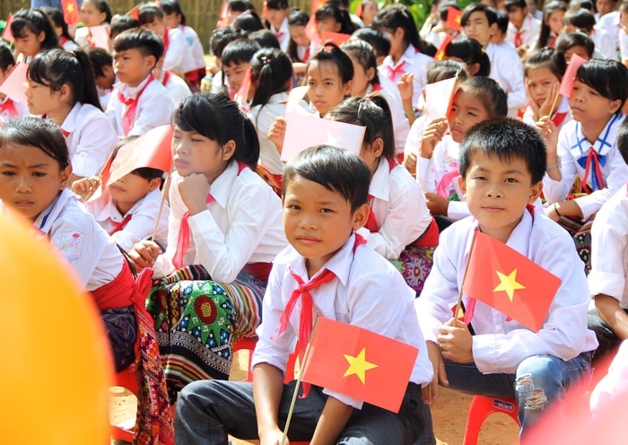 Các em học sinh hân hoan trong ngày lễ khai giảng. Ảnh: Mỹ Nga