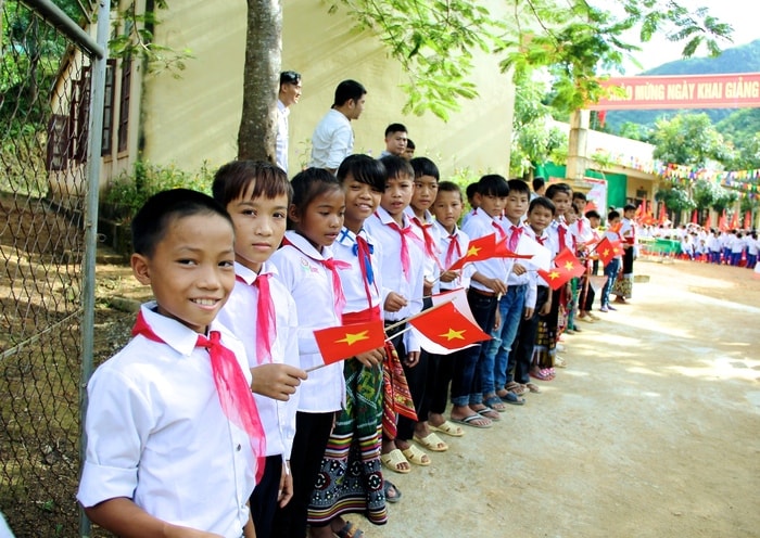 Những nét mặt xinh tươi, rạng rỡ của các em học sinh trong ngày lễ khai giảng. Ảnh: Mỹ Nga