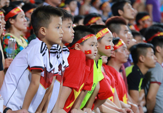 Vẫn còn những đứa trẻ đam mê bóng đá là chúng ta vẫn còn cơ hội phát triển bóng đá. Ảnh: Dũng Nguyễn