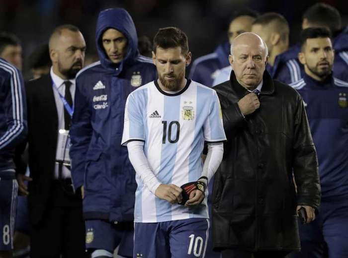 Messi và các đồng đội không giấu nổi vẻ thất vọng sau trận hòa với ĐT Venezuela. Ảnh: Internet