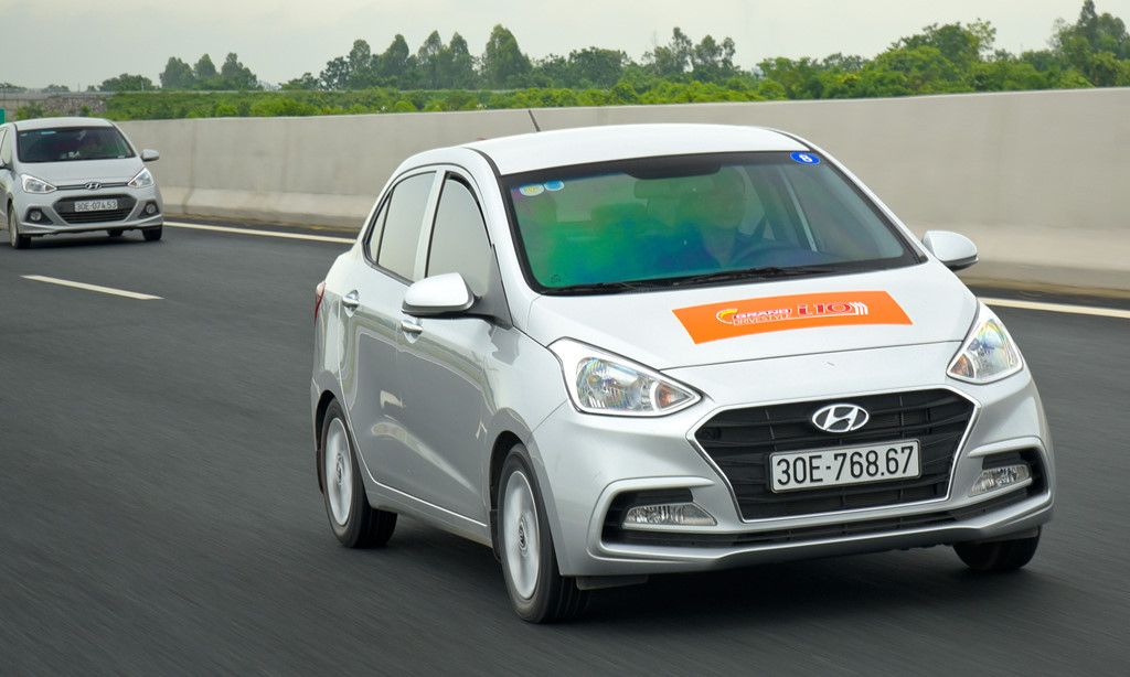 Với lộ trình 167 km đầu tiên từ Hà Nội đi Hạ Long, Hyundai Grand i10 đã được các phóng viên 