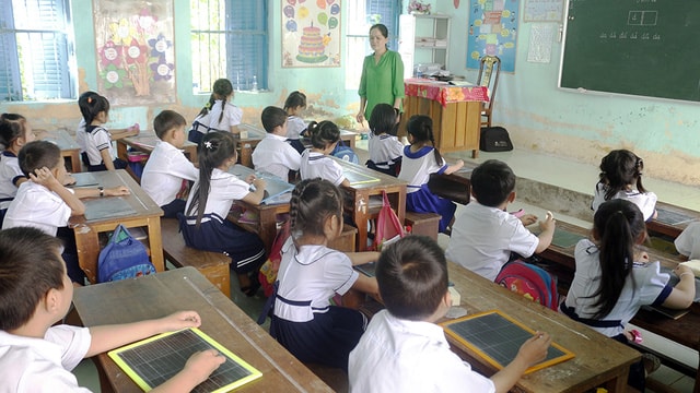 Học sinh Trường tiểu học Thị Trấn 2 trong giờ học sáng 7/9. Ảnh: Thùy Trang