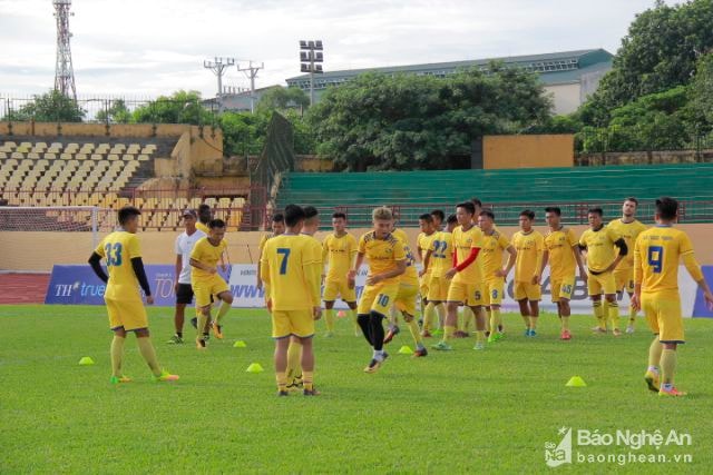 Trước khi bước vào vòng 17 V.League, các học trò HLV Nguyễn Đức Thắng đã có 2 trận giao hữu gặp FLC Thanh Hoá và Hải Phòng. Kết quả, SLNA có một trận thắng 2-0 và một trận hoà. Ảnh: Hoài Hoan