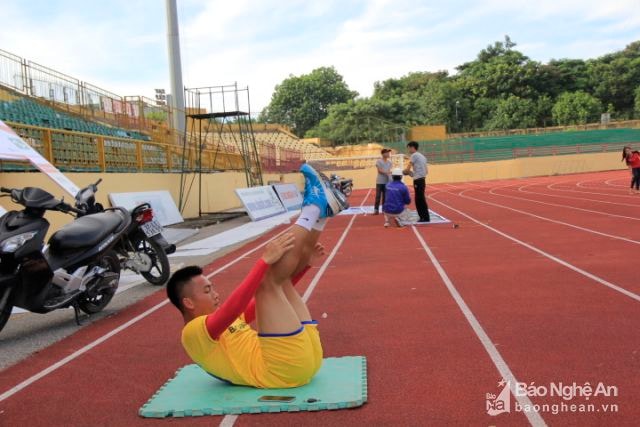 Tiền đạo Hồ Tuấn Tài vừa trở về từ SEA Games 29 vẫn phải tập riêng vì chưa có được trạng thái thể lực tốt nhất. Ảnh: Hoài Hoan