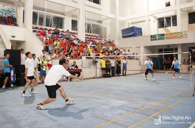Ngay sau lễ khai mạc, Ban tổ chức tiến hành thi đấu các nội dung ở bộ môn cầu lông.