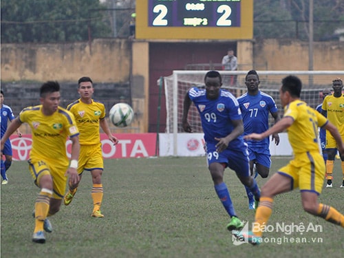 Chất lượng V.League ngày càng xuống dốc. Ảnh: Đức Dũng