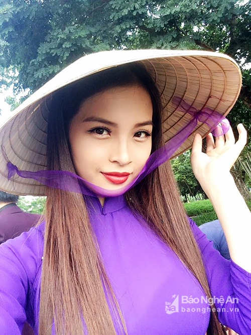 Ca sỹ Thu Phong luôn mong muốn góp một sắc màu cho đời sống âm nhạc Thành Vinh. Ảnh: NVCC.