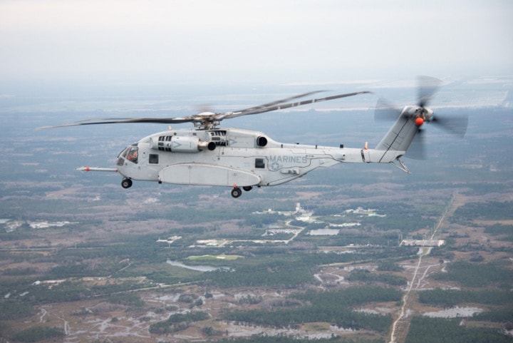 Phần cánh quạt đuôi được đặt hơi nghiêng để tạo sự ổn định cho CH-53K King Stallion khi hoạt động.