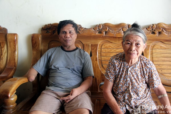 Thương binh Võ Văn Ất (55 tuổi) với tỷ lệ thương tật 97% cũng là một trong những nạn nhân của bà Oanh với số tiền gần 300 triệu đồng. Ảnh. Tiến Hùng.