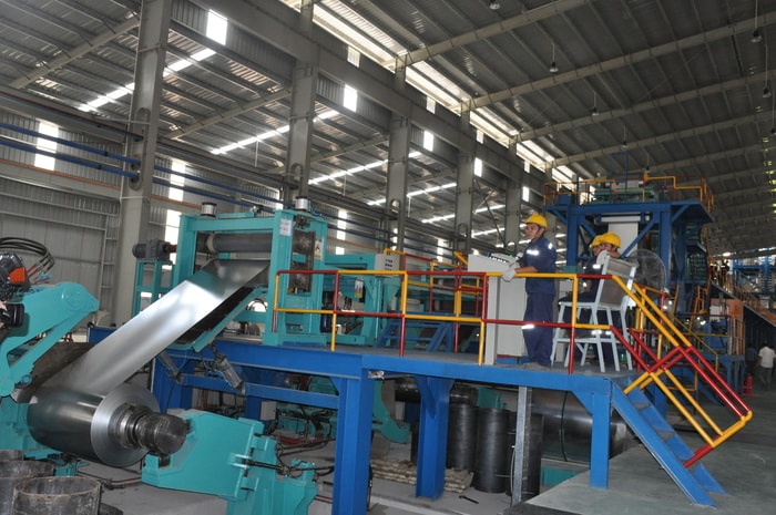 Nhà máy sản xuất Tôn Hoa Sen sử dụng máy móc hiện đại. Ảnh: Thu Huyền