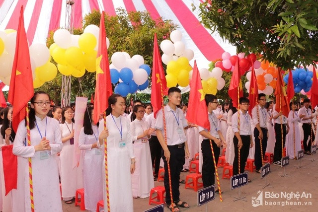 Học sinh Trường THPT chuyên Phan Bội Châu tại lễ khai giảng. Ảnh: Mỹ Hà