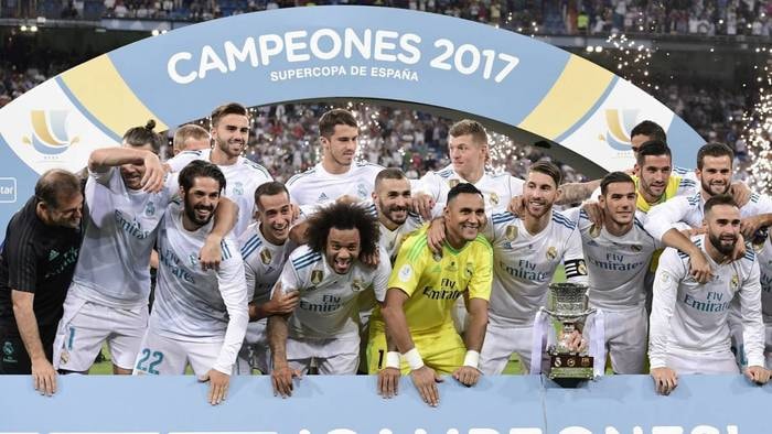 Các cầu thủ Real Madrid ăn mừng danh hiệu Siêu cúp Tây Ban Nha. Ảnh: Internet.