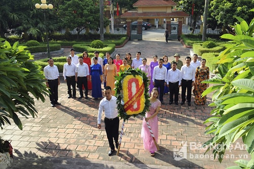 dang hoa tuong niem cac anh hung liet sy
