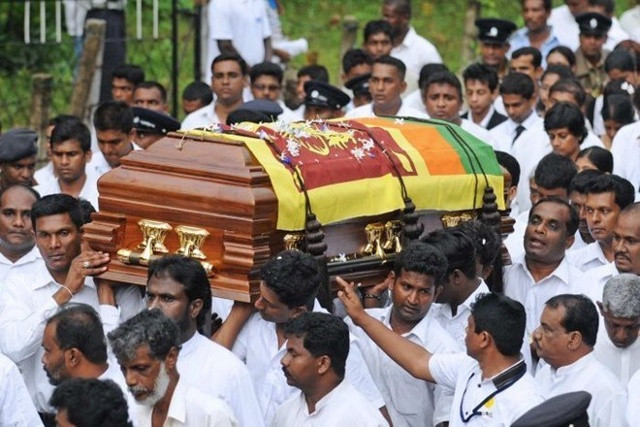 Ngày 6/4/2008, Sri Lanka rung chuyển bởi vụ tấn công khủng bố của một kẻ liều chết khi kích nổ quả bom mang trong người khiến 15 người thiệt mạng, trong đó có cả một vị bộ trưởng của Sri Lanka và hơn 100 người khác bị thương.