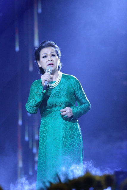 Đêm nhạc đầu tiên trong chuỗi live show kỷ niệm 55 năm ca hát của Khánh Ly diễn ra vào tối 9/9 tại Nhà hát Lớn Hà Nội. Chương trình được chia làm 4 chương nhằm phác họa đầy đủ chân dung âm nhạc của bà. 