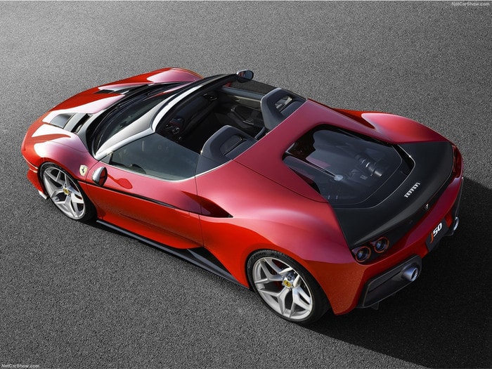 1. Ferrari J50 là phiên bản giới hạn cho thị trường Nhật Bản nhân kỷ niệm 50 năm hãng xe Italia có mặt tại đây. Ferrari J50 được sản xuất dựa trên 488 Spider và chiếc coupe 488 GTB. Thiết kế của J50 là sự hợp tác của bộ phận Special Project và trung tâm Ferrari Styling Center. Phần mui của J50 được thiết kế lại bởi họa sĩ Remco của RM Car Design nên trông ngầu hơn hẳn so với nguyên bản. Phần mui của J50 làm từ carbon siêu nhẹ. Nội thất J50 có một vài chi tiết bằng sợi carbon. Ferrari J50 sở hữu động cơ tăng áp kép V8 dung tích 3.9 lít tương tự trên 488 Spider, công suất đạt 680 mã lực.