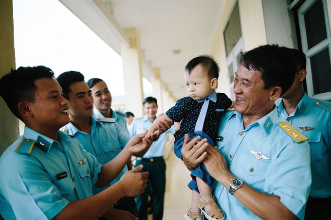 Đại tá Ngô Quang Trung, đồng đội thân thiết với thượng úy Lam, vui mừng khi thấy con trai 