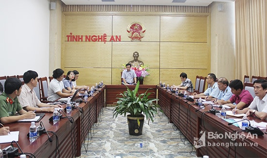 Đồng chí phó Chủ tịch UBND tỉnh Huỳnh Thanh Điền chủ trì buổi làm việc. Ảnh: Thu Huyền