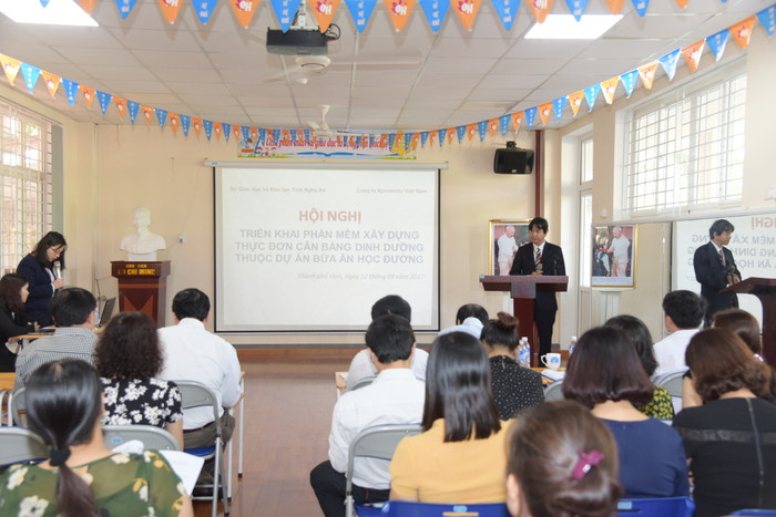 Ông phát biểu về việc triển khai dự án Bữa ăn học đường tại Việt Nam. Ảnh: Sỹ Minh
